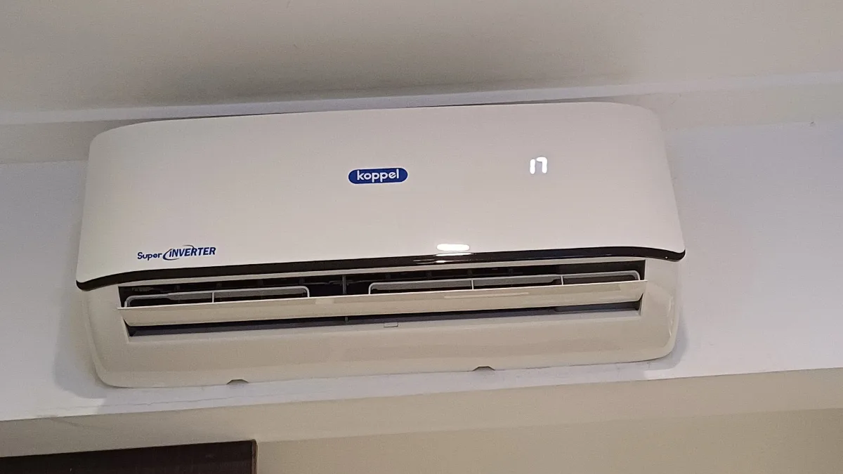Split de aire acondicionado en la pared de una habitación cuando no enfría bien